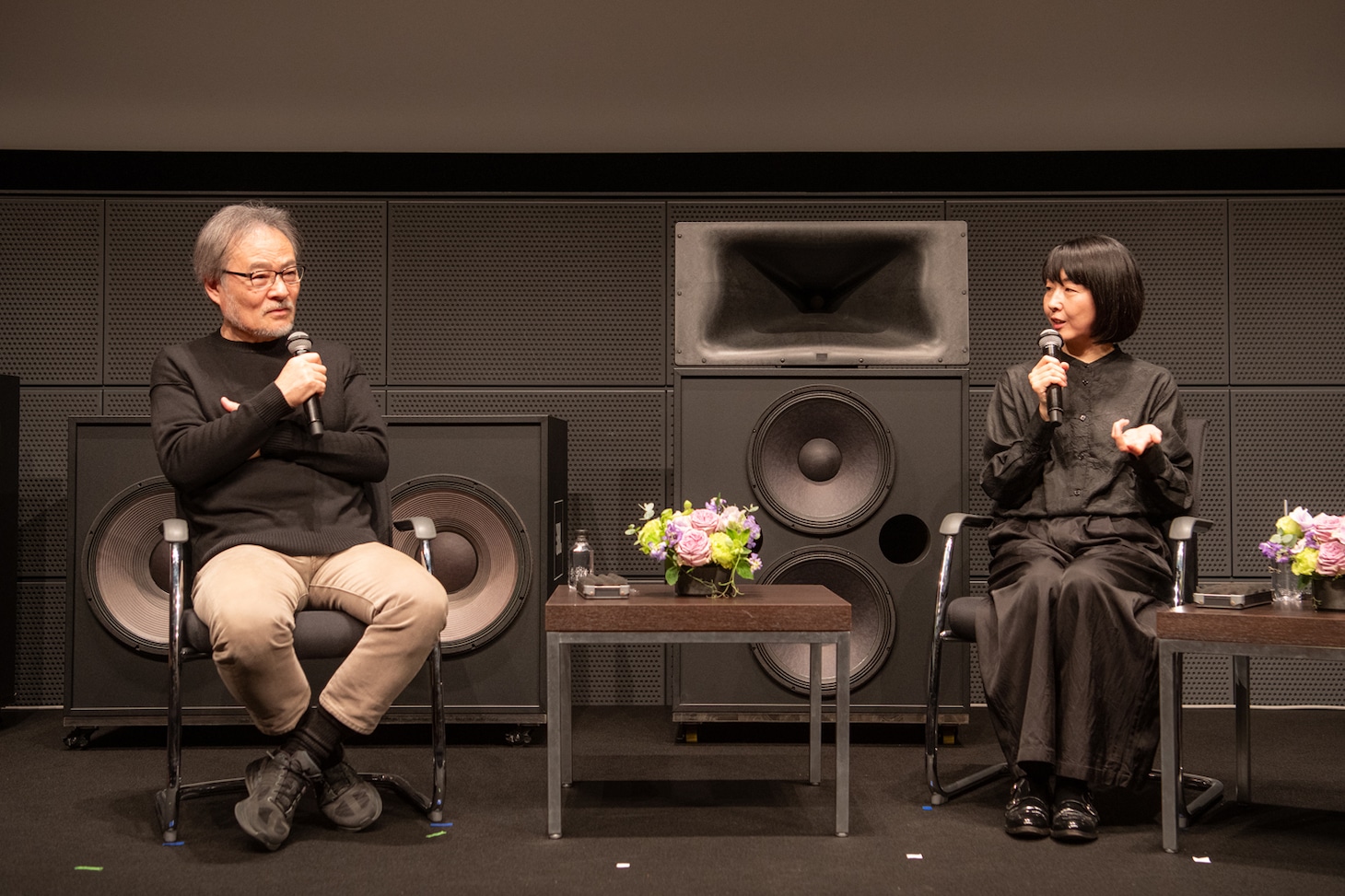 左から黒沢清、早川千絵