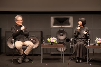 左から黒沢清、早川千絵