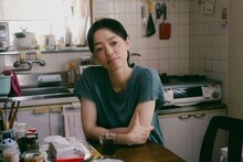 映画「トロフィー」より、市川実和子演じるソヒの母・ミリョン
