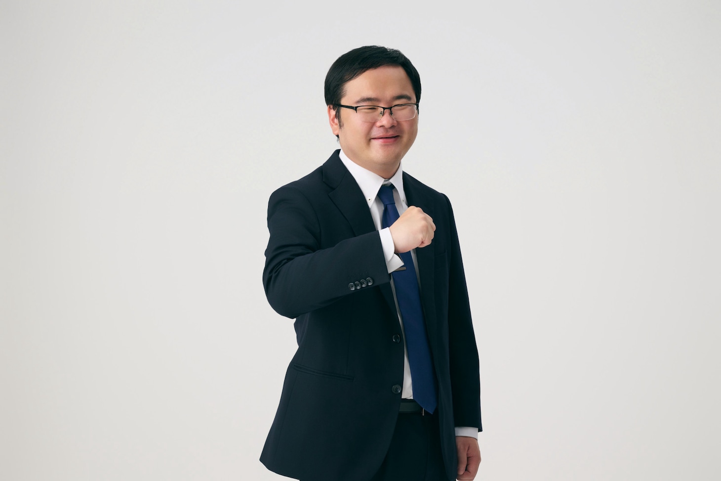 ドラマ10「コンビニ兄弟 テンダネス門司港こがね村店」で奥野真也を演じるどくさいスイッチ企画