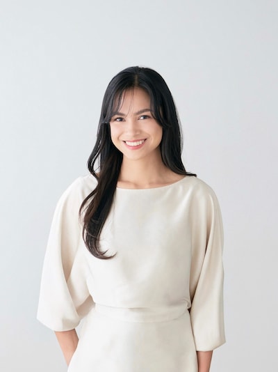 ドラマ10「コンビニ兄弟 テンダネス門司港こがね村店」でアンジェラ・サントスを演じるジョージアナ・ジェッテ