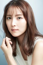 ドラマ10「コンビニ兄弟 テンダネス門司港こがね村店」で神崎華を演じる石川恋