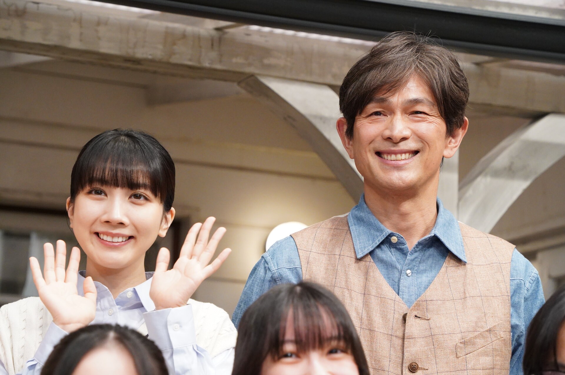 タツキ先生は甘すぎる！」制作発表会見に出席した松本穂香（左）、江口