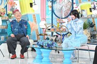 「A-Studio+」3月27日放送回の様子。左から笑福亭鶴瓶、あの