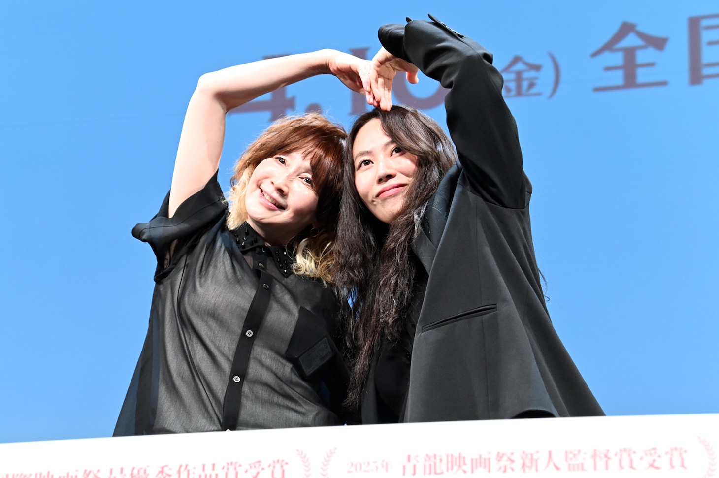 左からYOU、キム・へヨン。キム・へヨンは是枝裕和の監督作「誰も知らない」が一番好きな映画だそうで、キャストであるYOUの登場に感激した様子だった