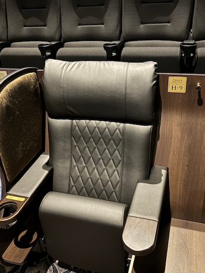 TOHOシネマズ 大井町のDolby Cinemaに設置されたプレミアムボックスシート