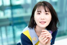 映画「桜の下のポリフォニー」で主演を務める小野花梨