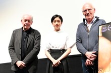 映画「そして彼女たちは」公開記念舞台挨拶の様子。左からリュック・ダルデンヌ、河合優実、ジャン＝ピエール・ダルデンヌ