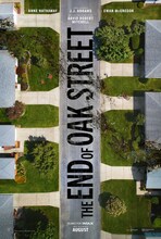 「オークストリートの異変」（原題「The End of Oak Street」）ティザービジュアル。アン・ハサウェイとユアン・マクレガーが主演を務める