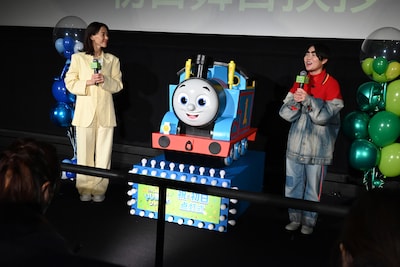 「映画 きかんしゃトーマス いっしょに歌おう！ドレミファ♪ソドー島」初日舞台挨拶の様子
