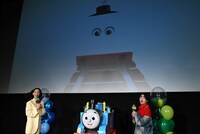 きかんしゃトーマスのキャラクター当てクイズの様子。子供たちの素早い回答に驚く木村佳乃（左）とイモトアヤコ（右）