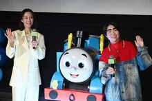 左から木村佳乃、トーマス、イモトアヤコ