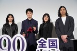 「90メートル」公開記念舞台挨拶の様子。左から西野七瀬、山時聡真、菅野美穂、中川駿