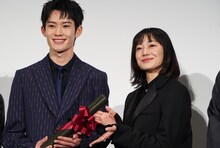 「90メートル」公開記念舞台挨拶の様子。左から山時聡真、菅野美穂