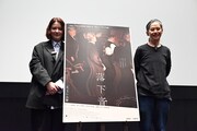 映画「落下音」試写会の様子。左から奥浜レイラ、長島有里枝