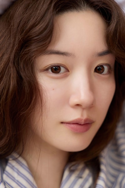 永野芽郁のフォトブック＆スタイルブック スペシャルBOX「MAGNOLIE」より、フォトブック中面