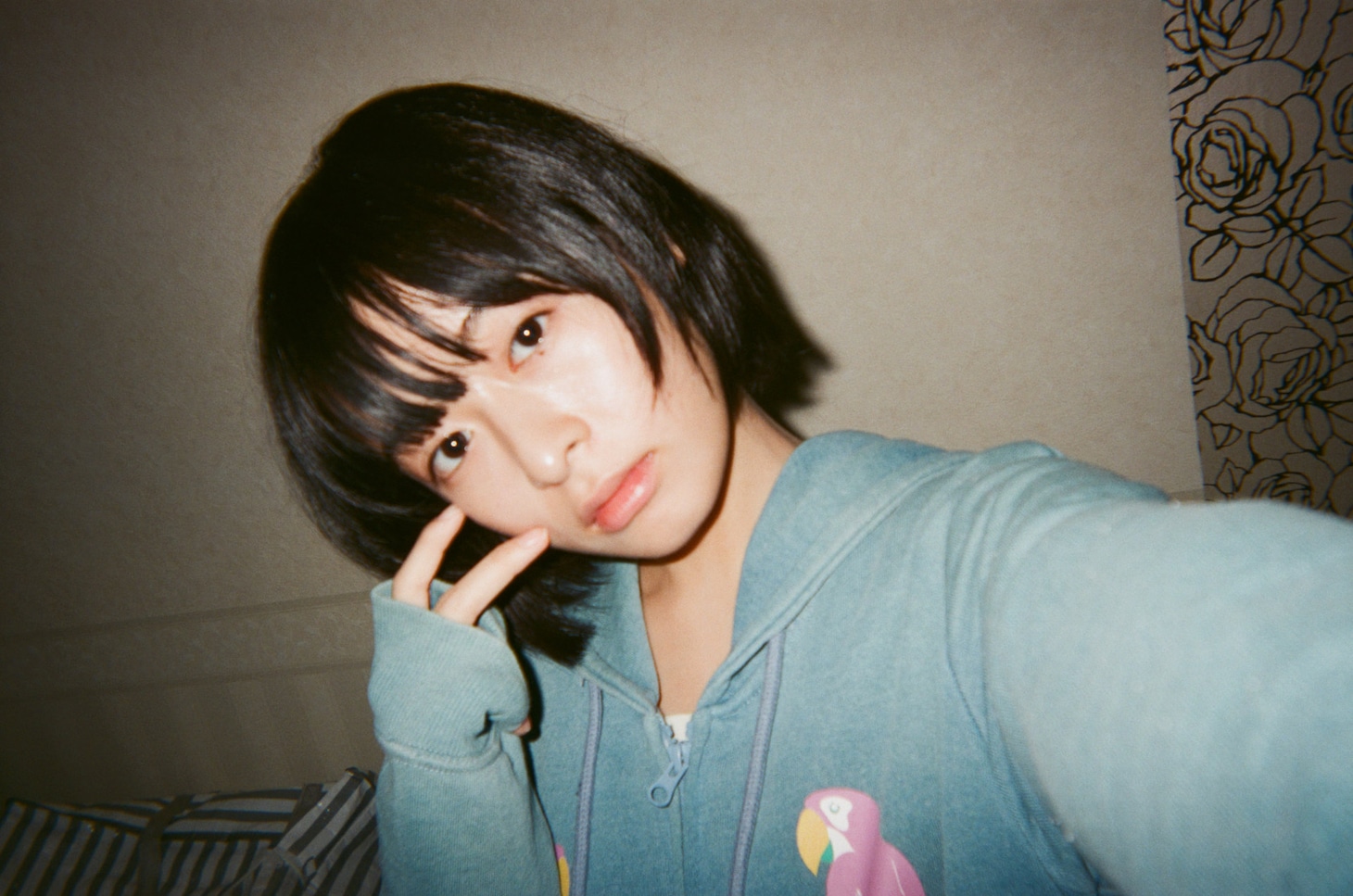 「炎上」メイキング写真。主演を務めた森七菜