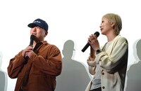 左から隆一、朱香