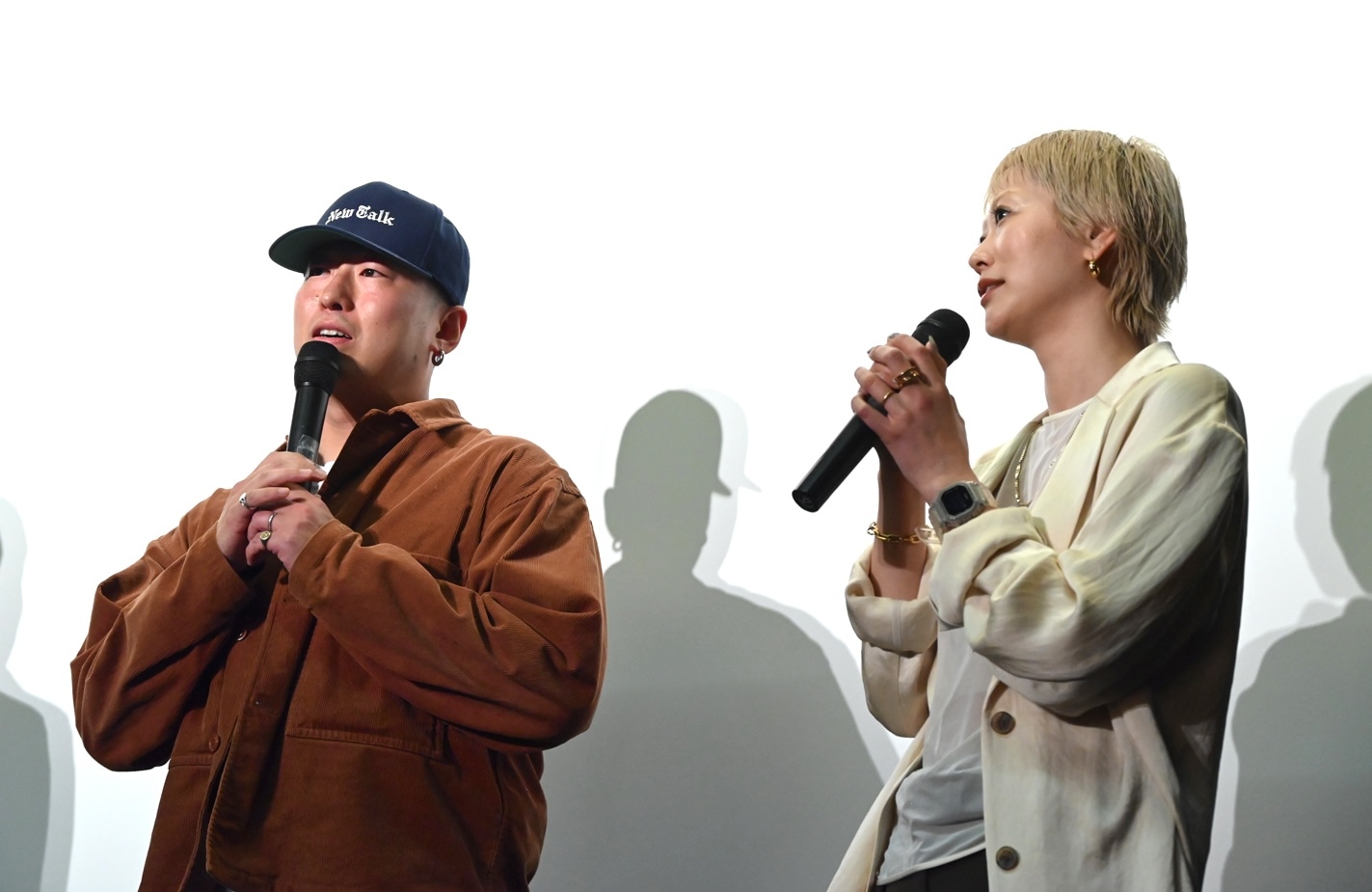 左から隆一、朱香