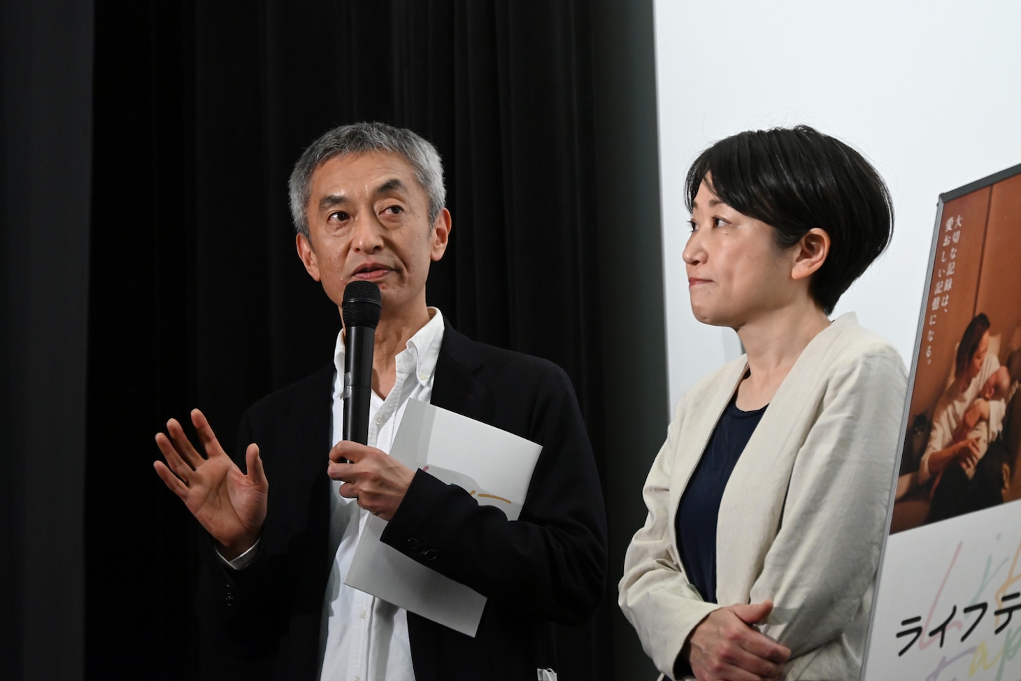 本作に惚れ込み、劇場公開を後押ししようとプロデューサーを買って出た大島新（左）と前田亜紀（右）