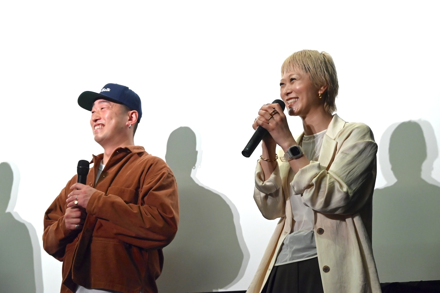 左から隆一、朱香