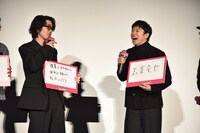 「ストリート・キングダム 自分の音を鳴らせ。」公開記念舞台挨拶に登壇した若葉竜也（左）、仲野太賀（右）