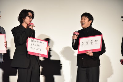 「ストリート・キングダム 自分の音を鳴らせ。」公開記念舞台挨拶に登壇した若葉竜也（左）、仲野太賀（右）