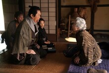 医療時代劇「幕末ヒポクラテスたち」新場面写真より、内藤剛志演じる玄斎（左）