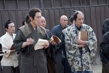 医療時代劇「幕末ヒポクラテスたち」新場面写真より、左から佐々木蔵之介演じる大倉太吉、藤原季節演じる新左