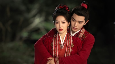 西北将軍の娘・楚瑜（前）。演じたのは中国ドラマ「風起洛陽～神都に翔ける蒼き炎～」などで知られるビクトリア／ソン・チエン（宋茜）