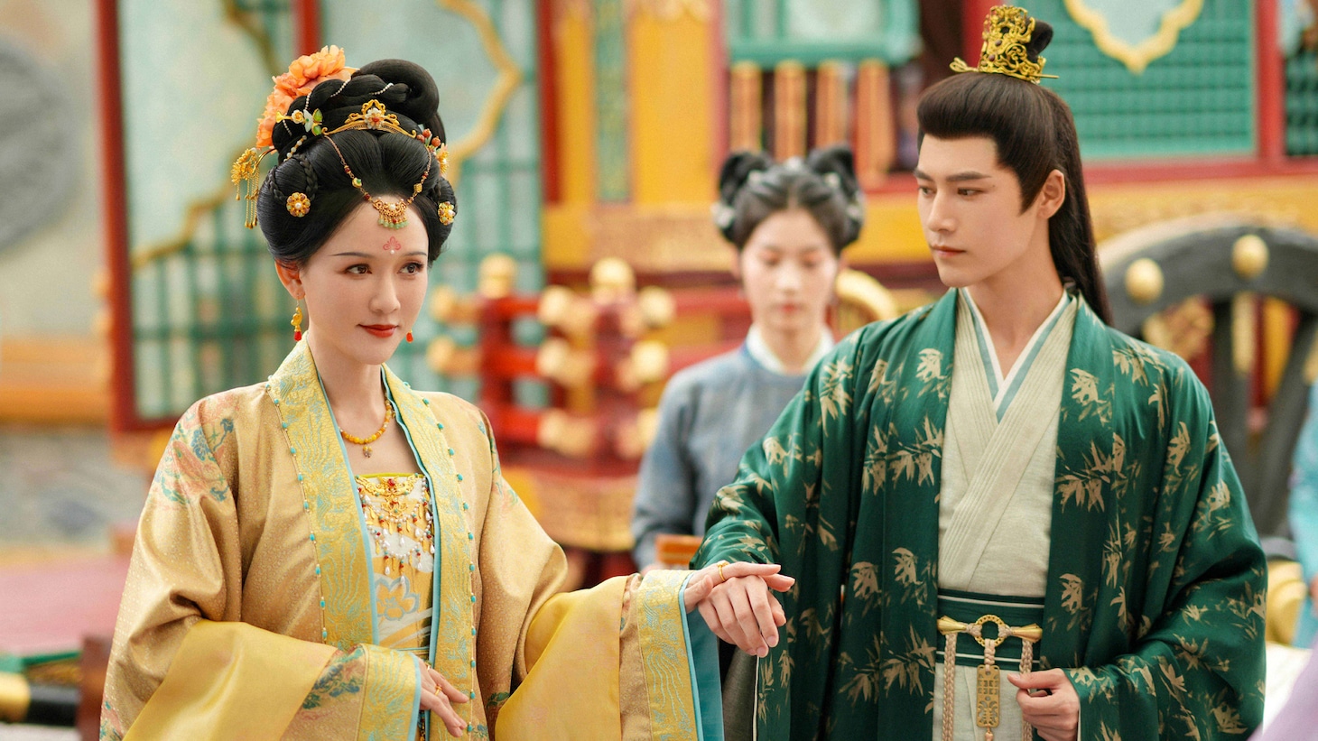 中国ドラマ「山河枕～Promise of Love～」には「墨雨雲間～美しき復讐～」などで知られるジョー・チェン（陳喬恩 / 左）も出演している