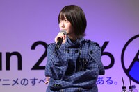 オープニング曲「また帰ってきたケロッ！とマーチ」を歌うあの