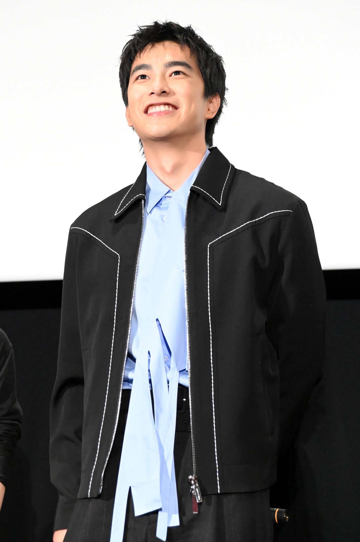 ニコニコと会場を見渡すツェン・ジンホア（曾敬驊）