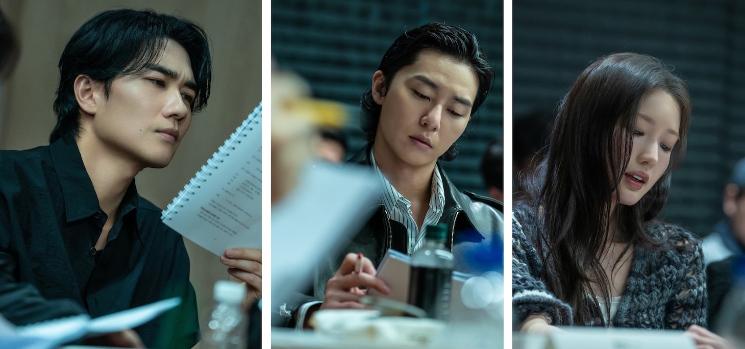 韓国ドラマ「ボーン・ギルティ（原題）」本読みの際に撮影された写真。パク・ソジュン（中央）、オム・テグ（左）、チョ・ヘジュ（右）
