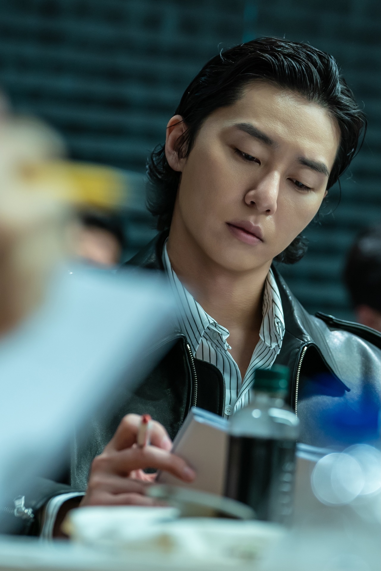 韓国ドラマ「ボーン・ギルティ（原題）」本読みの際に撮影された写真。危険な犯罪者で主人公のペンギを演じるパク・ソジュン