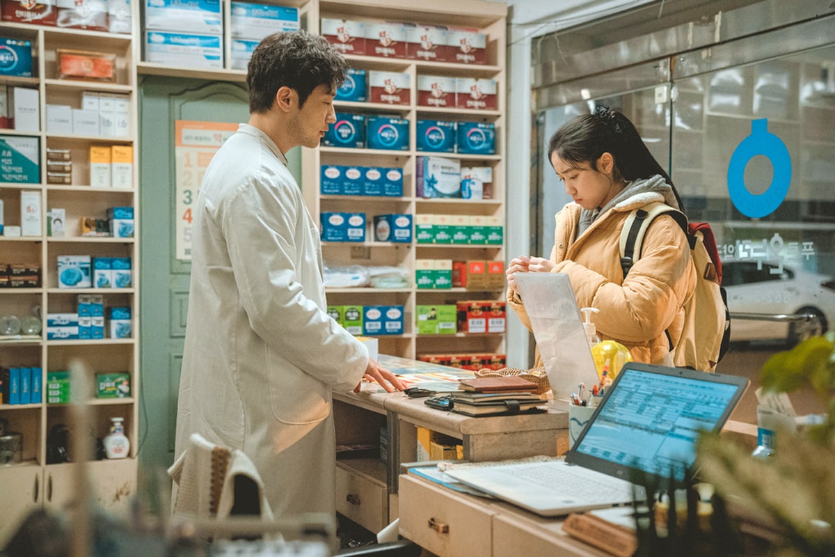 ソン・ソックが少女を支える、イ・レ主演の韓国映画「大丈夫、大丈夫、大丈夫！」新写真