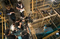 実写映画「SAKAMOTO DAYS」メイキング写真。高橋文哉演じるシンのアクションシーンより