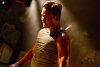 映画「ザ・レイジ」場面写真。トニー・ジャー演じる主人公アン・バイ