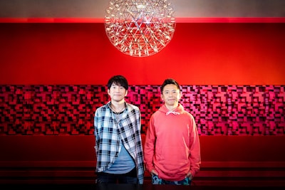 テーマ曲「勝利の笑みを 君と ～日本サッカーのために～」を担当するウカスカジー