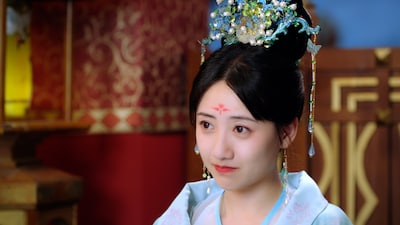 中国ドラマ「ひそかな恋模様は、曇りのち晴れ」などで知られるウェイ・シアオ（魏笑）。1995年6月23日生まれ、身長は163cm。「逆襲の転生王妃」では“現代の社畜”から“悪女王妃”に転生した阮小楓を演じた