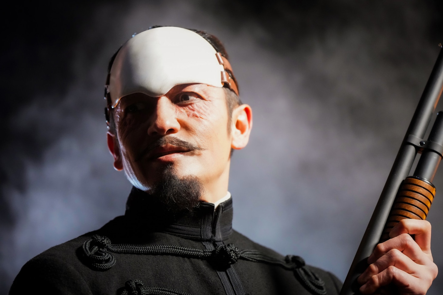 「ゴールデンカムイ 網走監獄襲撃編」場面写真。玉木宏演じる第七師団中尉・鶴見篤四郎