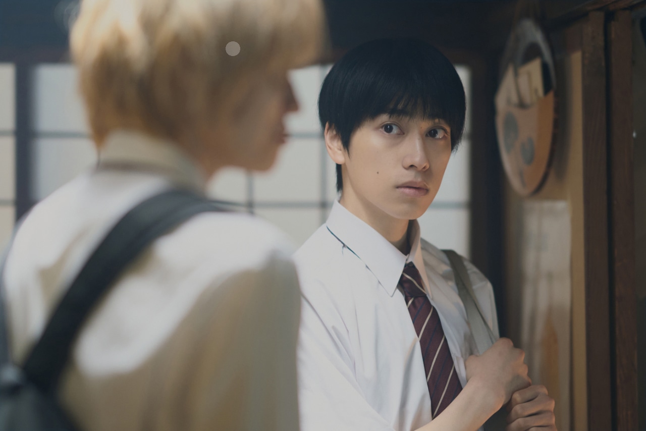 ドラマ「るなしい」本島純政演じる石川スバル（奥）と、窪塚愛流演じるケンショー（手前）