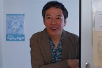 「見えない娘 THE INVISIBLES」より、板尾創路演じるバオバブ山田