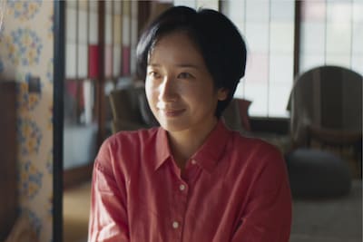 「見えない娘 THE INVISIBLES」より、映美くらら演じる星野こころ