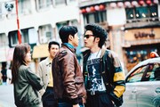 映画「TOKYO BURST-犯罪都市-」新場面写真。睨み合う相葉四郎（右）とチェ・シウ（左）