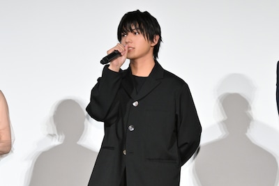 映画「炎かがよへ」初日舞台挨拶に登壇した荒木飛羽