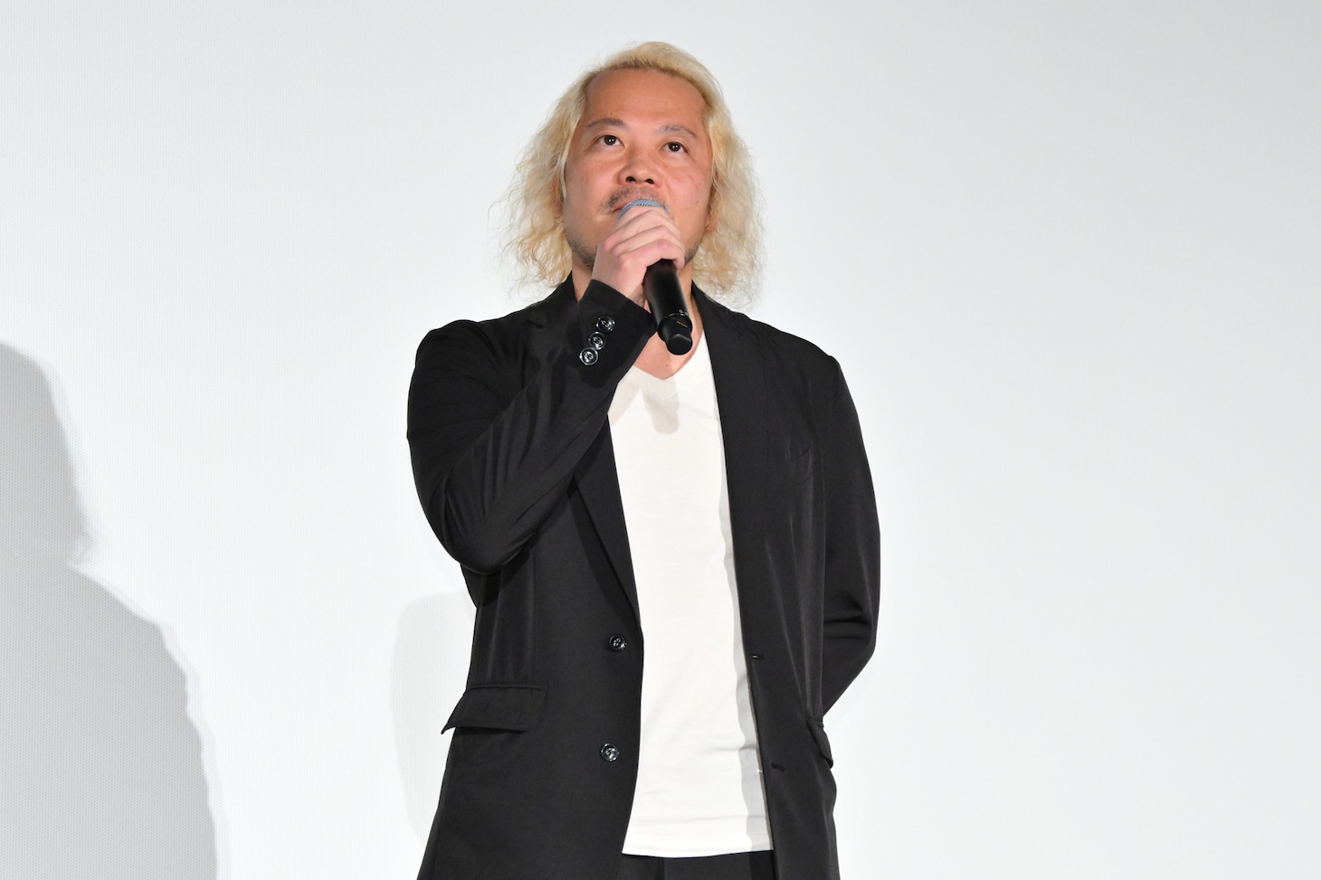 映画「炎かがよへ」初日舞台挨拶に登壇した松田圭太