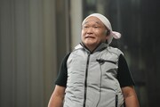 「免許返納!?」場面写真。斉藤暁演じる佐伯信二