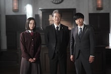 テレビ朝日ドラマプレミアム「無垢なる証人」より、左から當真あみ、唐沢寿明、増田貴久