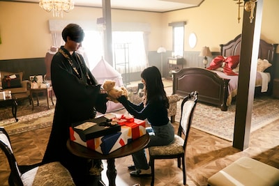 映画「鬼の花嫁」より、左から永瀬廉（King & Prince）演じる鬼龍院玲夜、吉川愛演じる東雲柚子